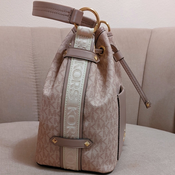Michael Kors bucket bag mauve/pink and cream initial print - Picture 3 of 8
